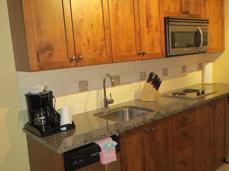 27CA7FFBCAC958E40755895762D12105