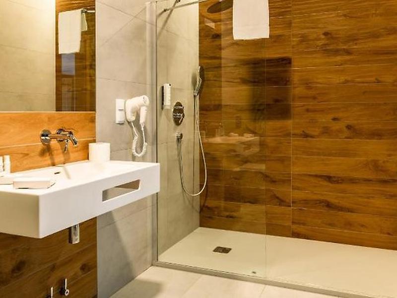 709F15A4C5A16EA0D3A9AAE99ACDBA36