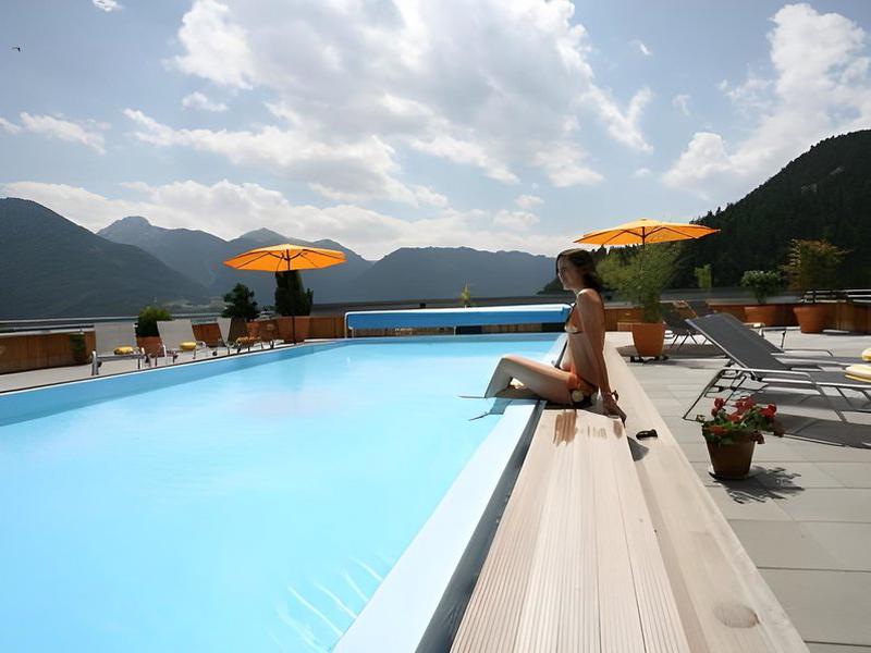 EBA16CCABFE2C024005EE9B1229448FF