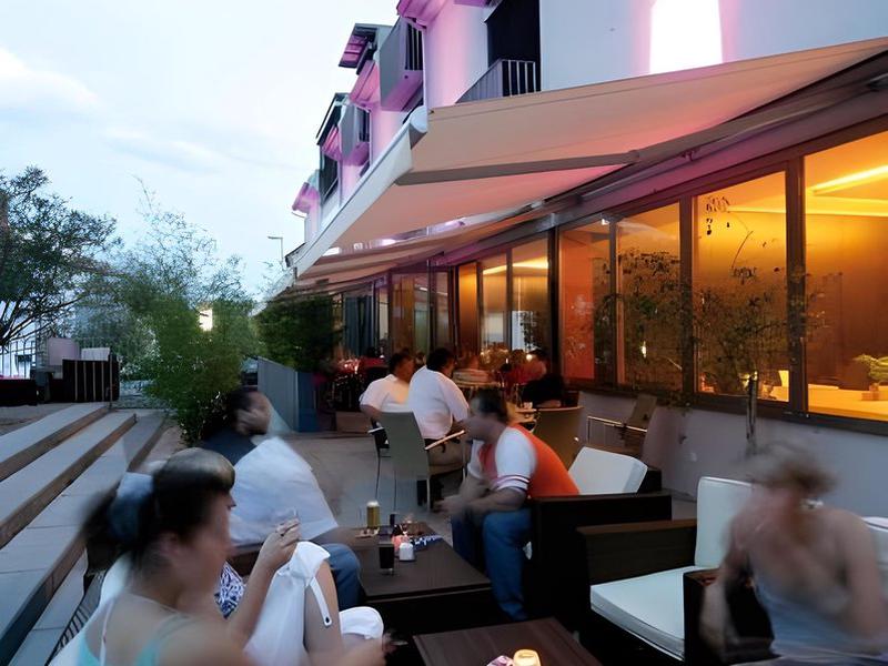 CE2C2601F9E4C994C0078366B4018FD3