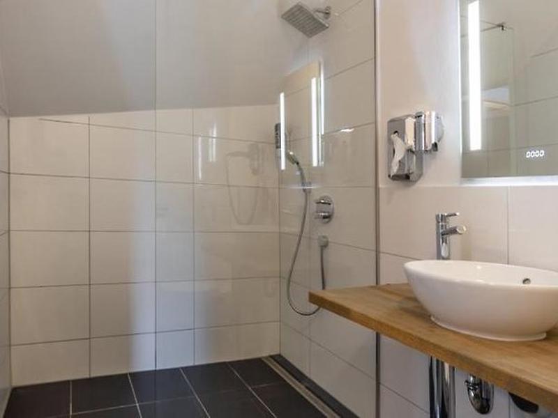 BF22C03923854DE03FE87D9D05184B12