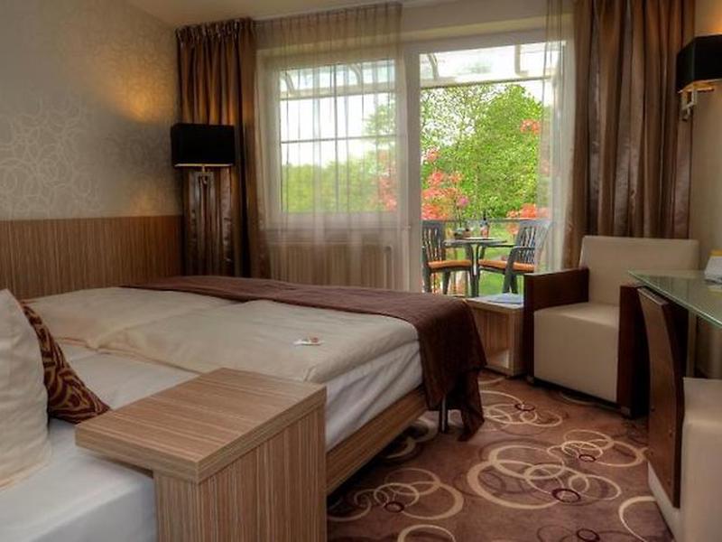 14A16E0147245003CB25EFEFF28E37AA