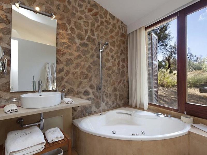 42EC10BA306DA0C4AFF9B42F7C3852C2