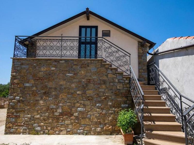 62DE184ACA9E0245871D453F65329C8B