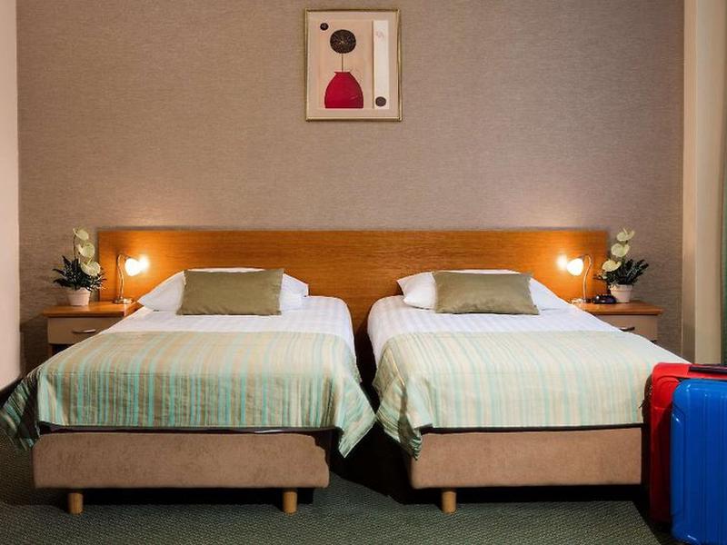 F8B81EE8C0E49A63E57E006721906594