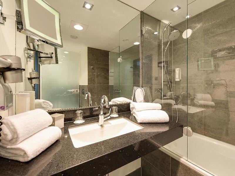 5424018D9B29794EE87BBCF3D3677AB2