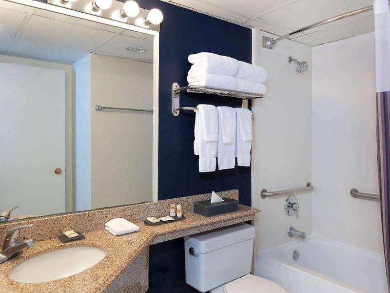 51C96BB9B0451F8BEC1841857743602A