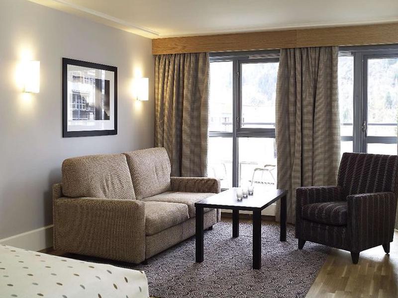 D2C45554411E3552F1DB00629F9A209C