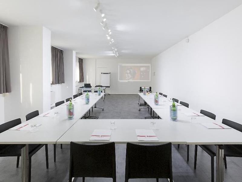 AC95672CA3F7042DB5CF5B25314028CB