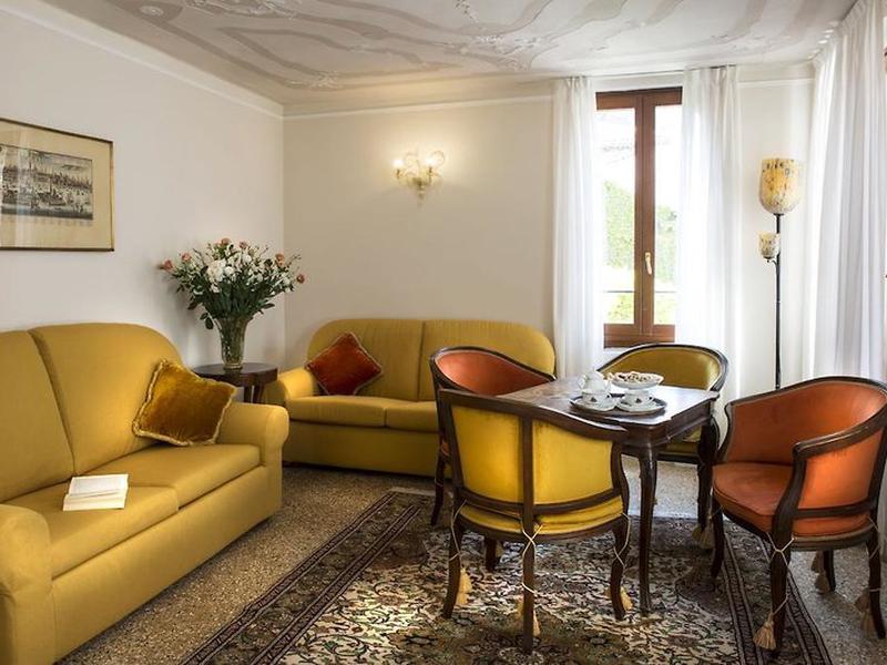 EEE743B182D7C0AF41F4BB18FEE011F0