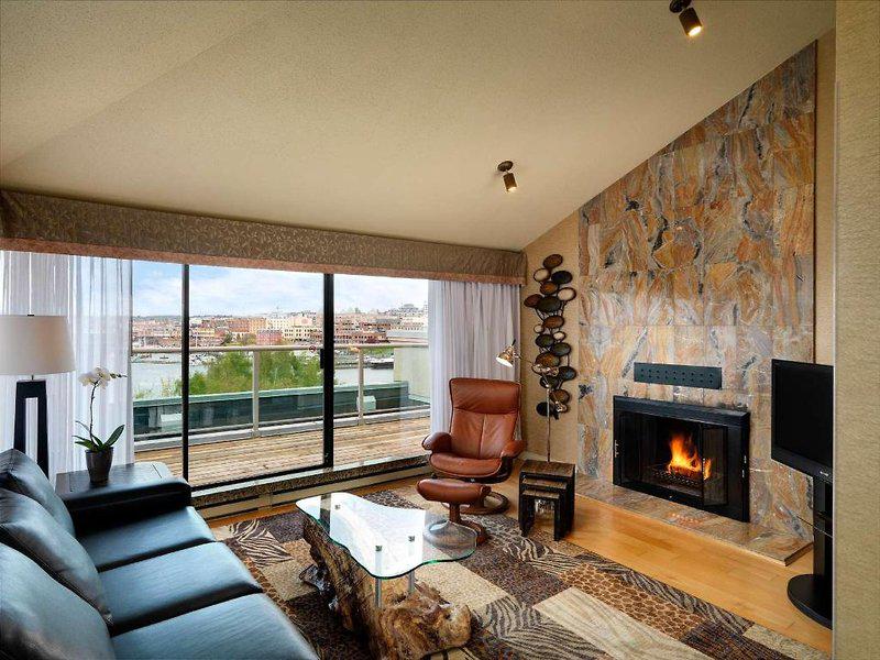 EE836FD90F800F10A1DA7931DF277D42