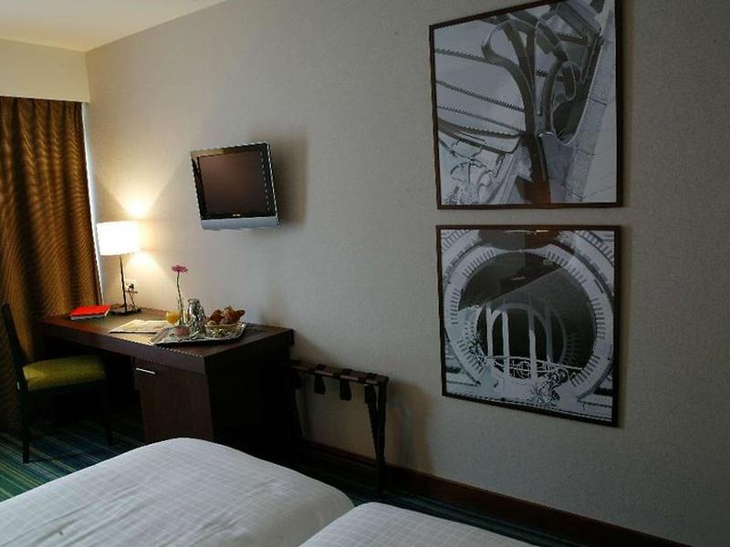 3C30FC5E5C1D3521AE208D84F7AD06AD