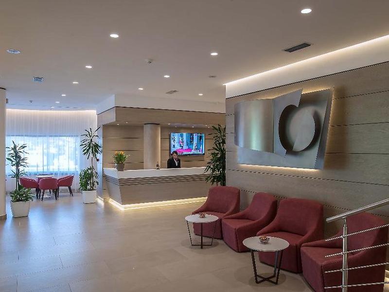 51DC3F584F165AE242A2DC2C6AE31A1C