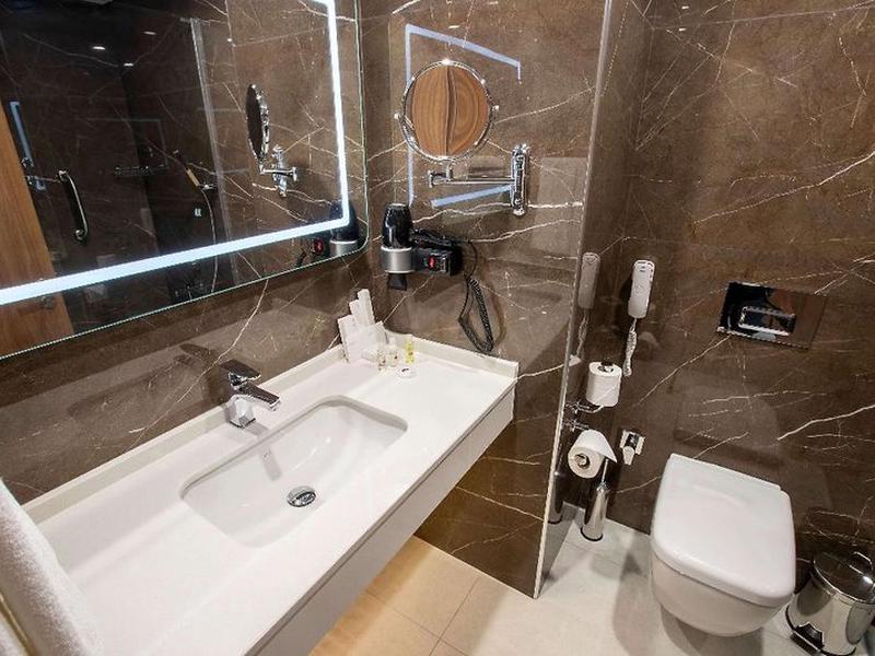 E4967DA80809702155DBB11C64F30D94