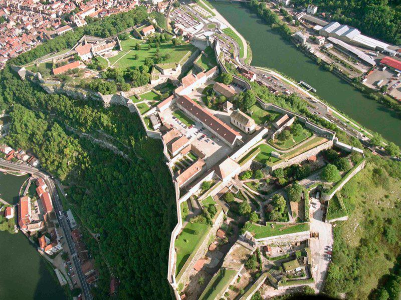 3FEAAE81C4EB0EB570722E900F8A3FFC