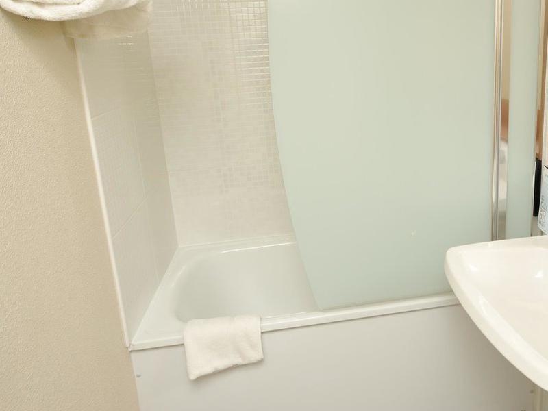 06CF6BC398B05C4E8FBA186197586553