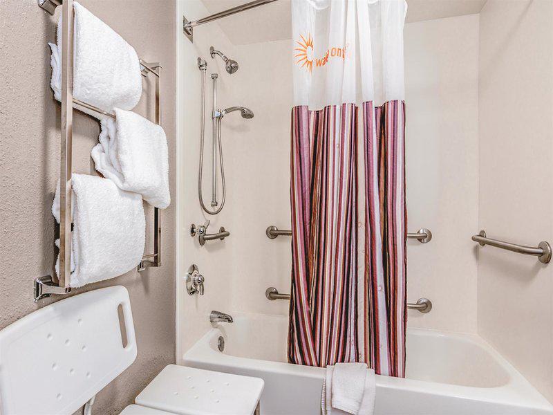 86E6A00BD2193468B26E40EAF08BB39B