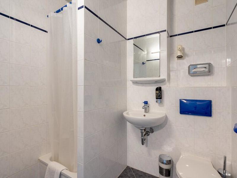 B326EA33FB2E5A3A59DA66BE8406E524