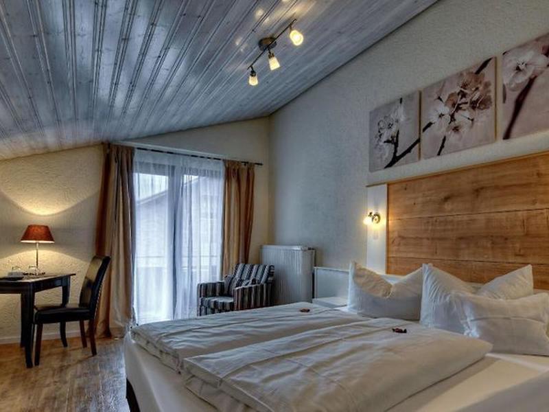 E37385063B87E90CC564D04D77FE8EDE