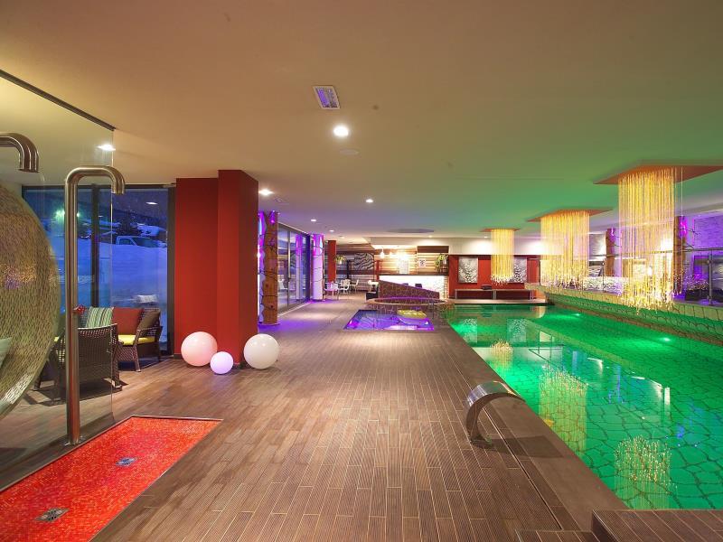 61D70211379F76D9F0AD2242E130B2E4