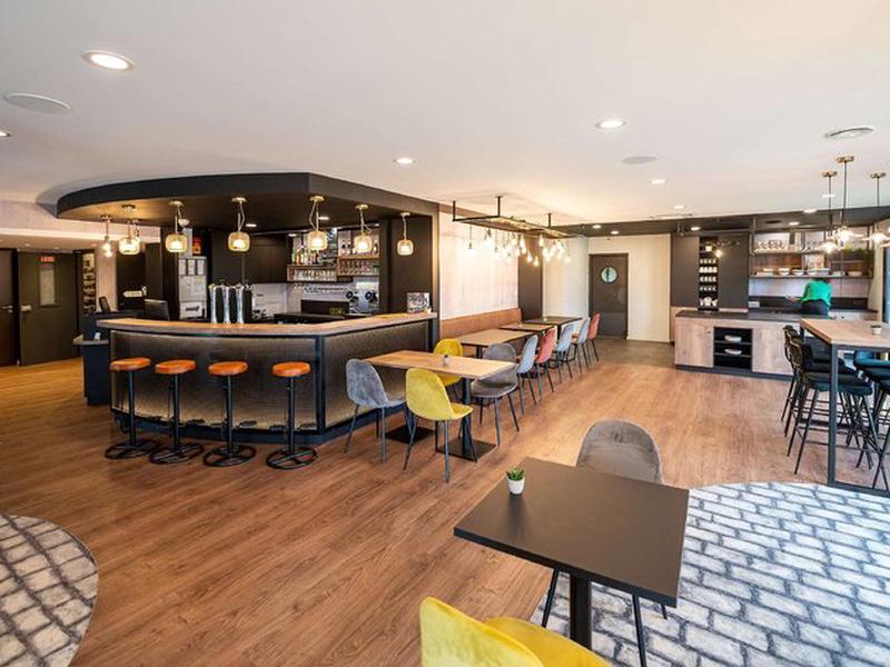 1976B52E6CDC8AC756F7CFF78870796D