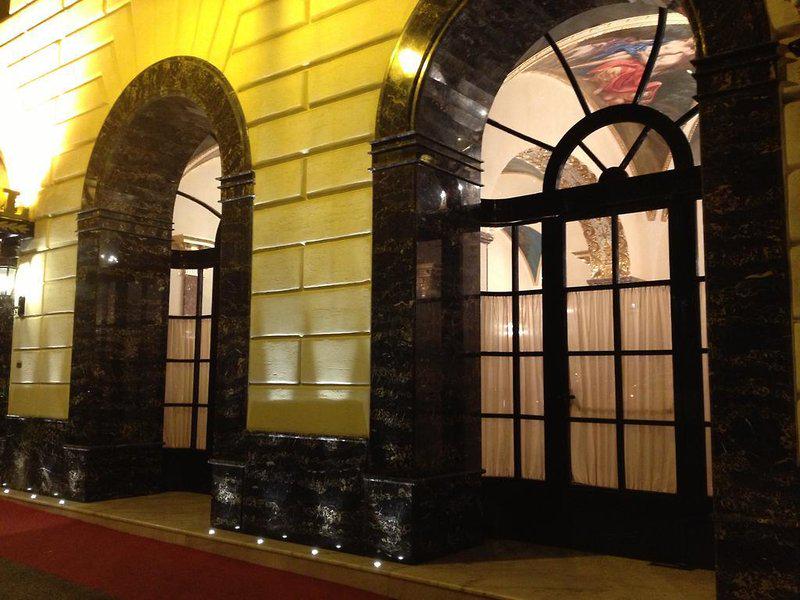 F21A083E8A7DC699D991D588E1007060