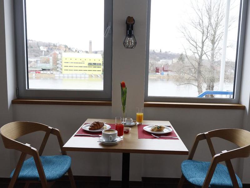 14F3A5BFA702115A5A1743AF22FD6181