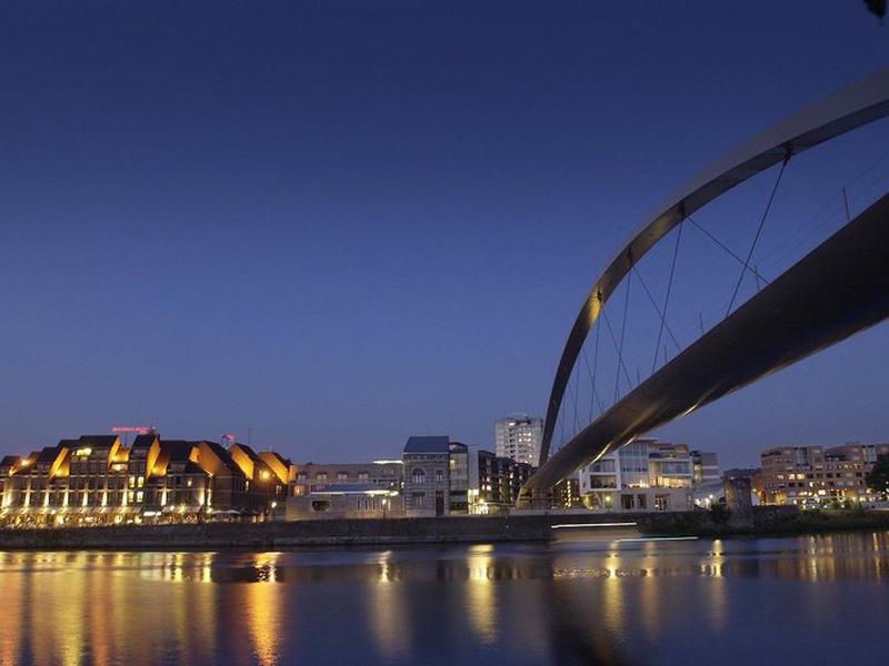 73407D2BF79AD80F7B5F2CAEEE547E20