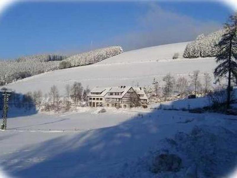 E5A1A28CE2206A39D63B94AC174D9089