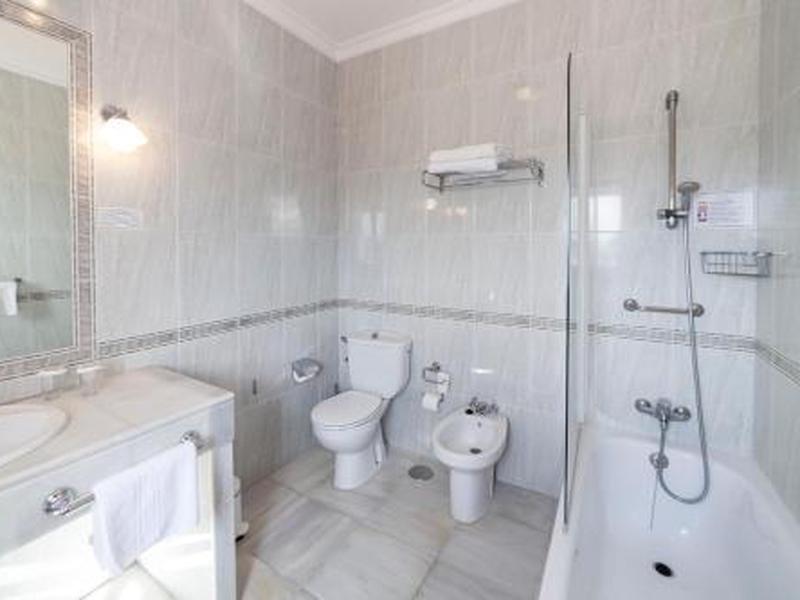 44A495C86C3F2F3DE71CC9872D438065