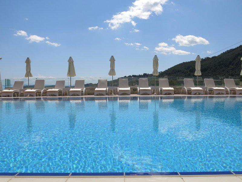 61FA0438EBC6AA2C6145E63BCD3AD7DF