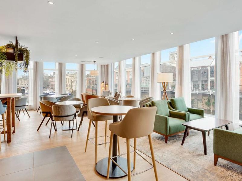 A5A6102BB951A8F8155F9A9704191515