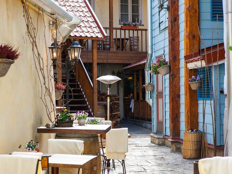 13F6BDB04E31F314139A4CCD20417F7A