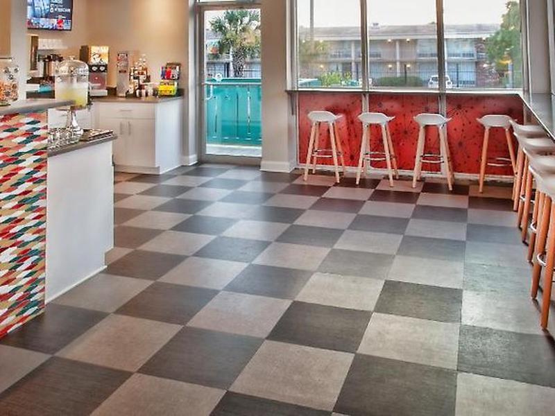 AB80C7E718F8D8B1BD7A9F8E46B66BAD