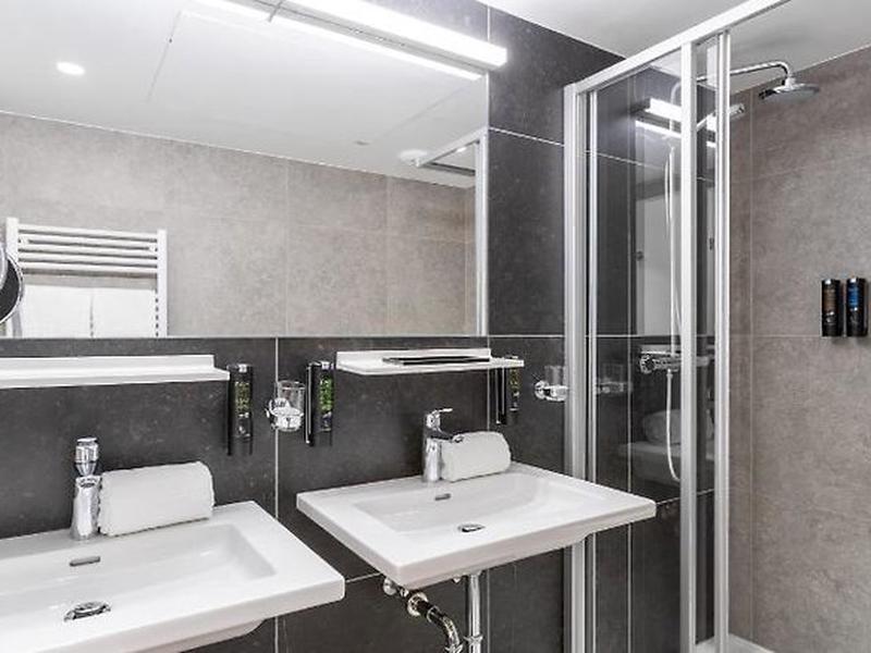 9B9EE9509B514FFFA7EB50082E415067