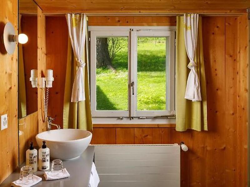 910F3BC0EB04D7AE53897D8F4DAA5025