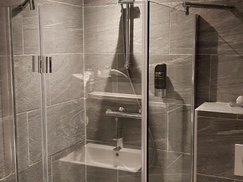 664286EA7907F04C81D26B12EA477928