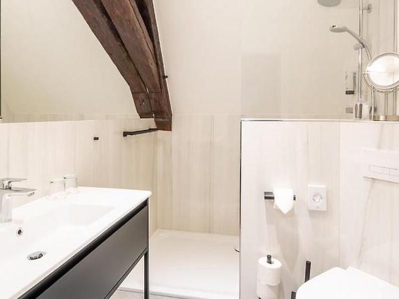 B752E900BA434D911F8FCA8EF8A09349