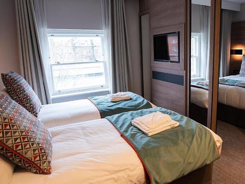 6B75C48870443AC3BA04DE74D7283F2E