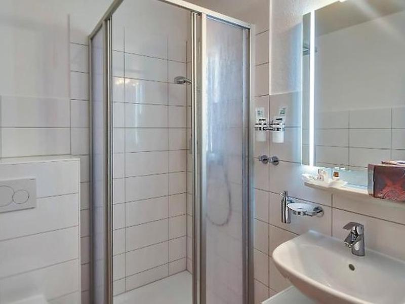 3744009574112D4F7561D4FF50C70FA7