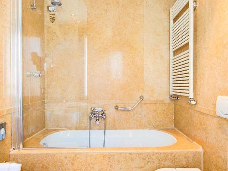 71EC5E6CBA09026A4C45C3F96571458A