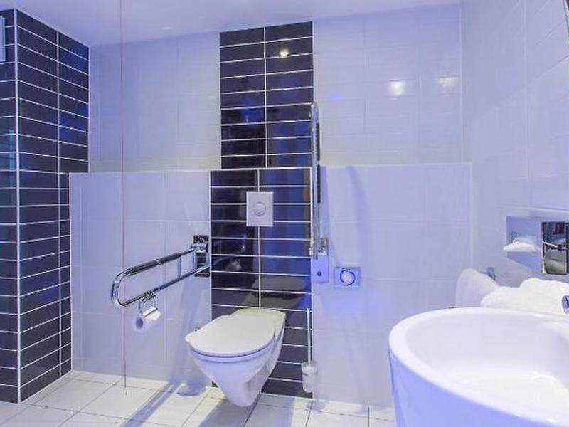 7AC4121DA43FF80016D7FDF8F42D6072