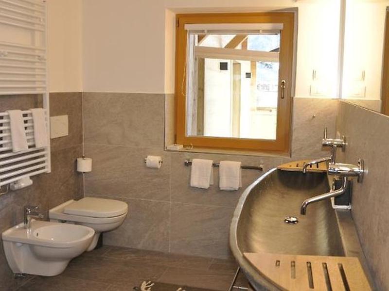 76FF6AED394DD19FD907F8A5B8DEA8D9