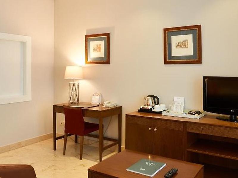 957542AE30FF8B01423CB145A153E687