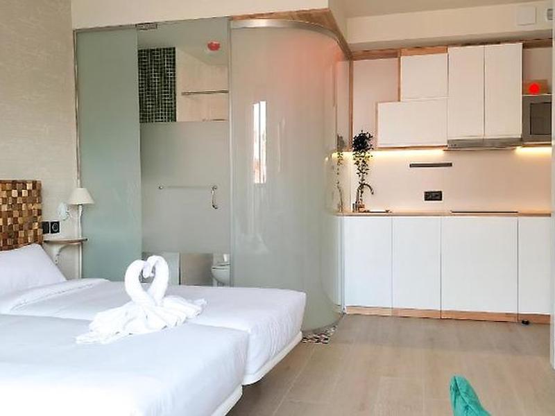 779C69A0A9C9D5CBF7AAF8FB20A838AC