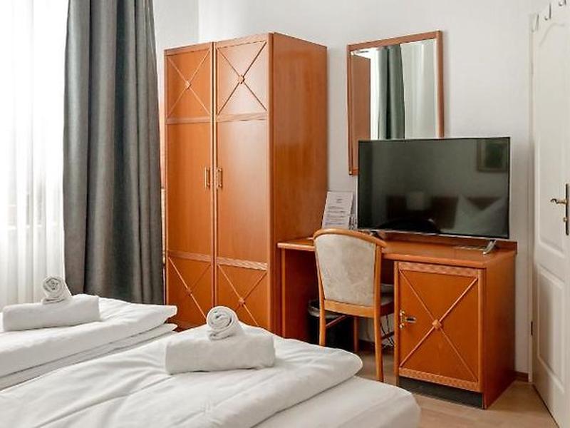 AA50C6AAE8CB67D35F9EA5AD49A4E592