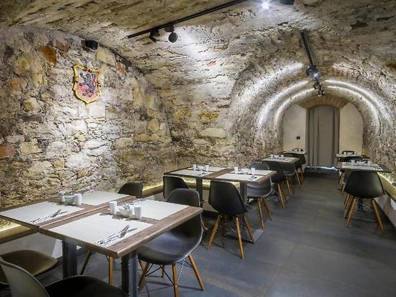 8930DE6EE3D713DFCB65003F7F8BC7E1