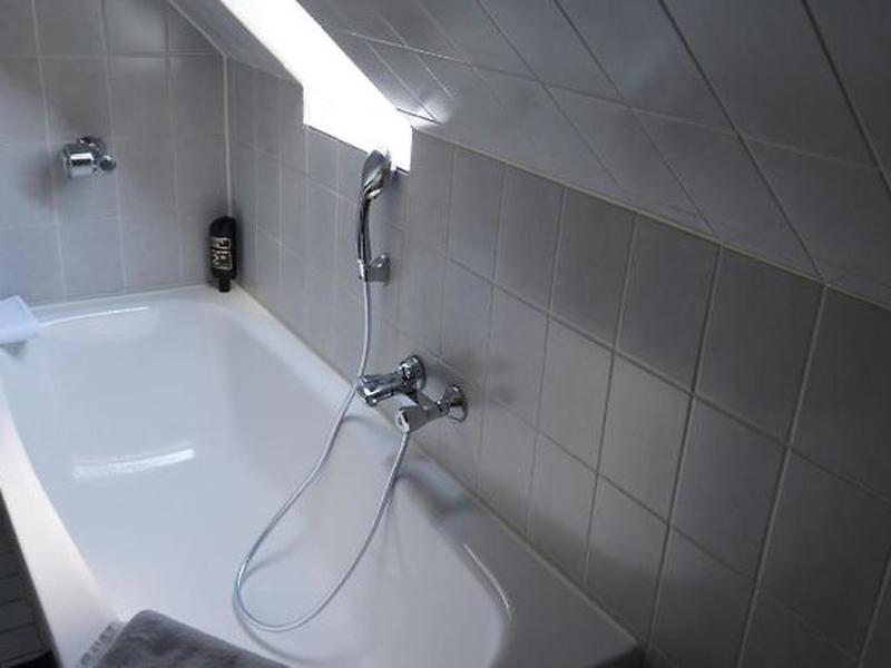 EBD90DA9453947666619F012F38B67B2