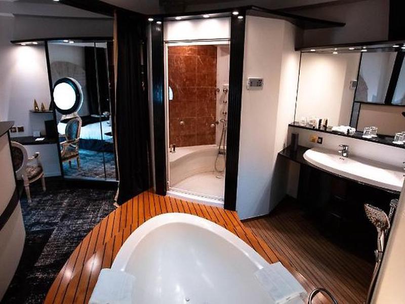 B4316620DB5E5F894D68CDE3AE8D1B1D