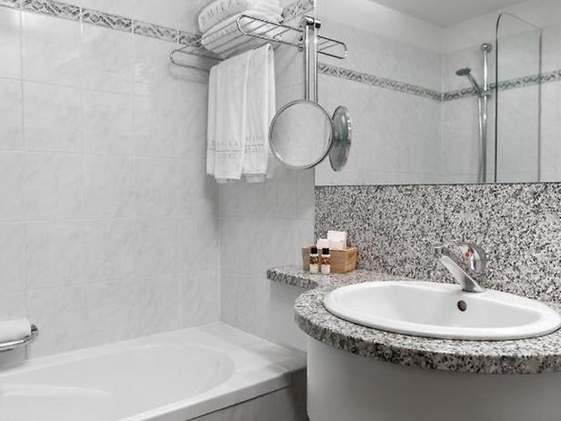 DD63D82477C12FC4D7B0F87AFD5C0A45